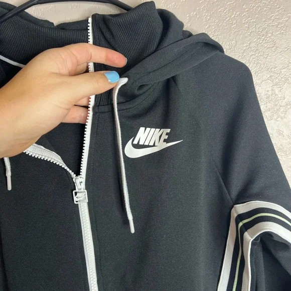 Nike Zip Up Sweatshirt - Picture 4 of 6